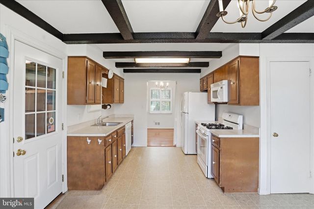 6711 STONEYBROOKE LN, Alexandria, VA 22306