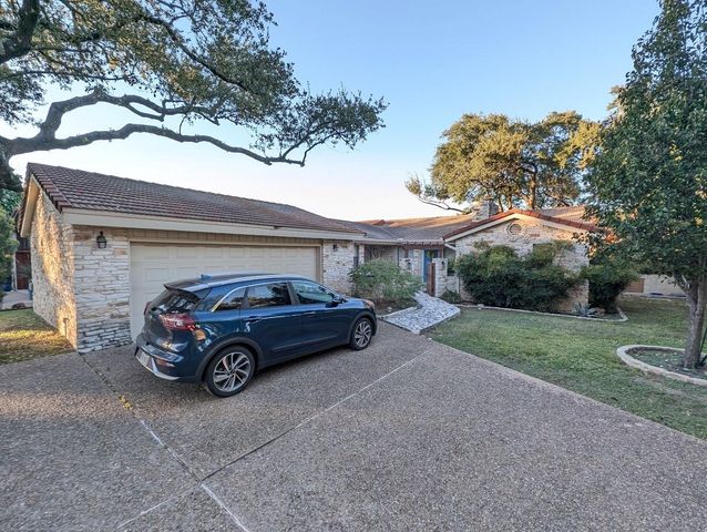 208 Crescent BLF, Lakeway, TX 78734