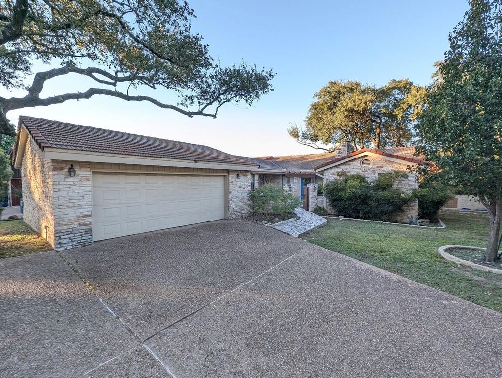 208 Crescent BLF, Lakeway, TX 78734