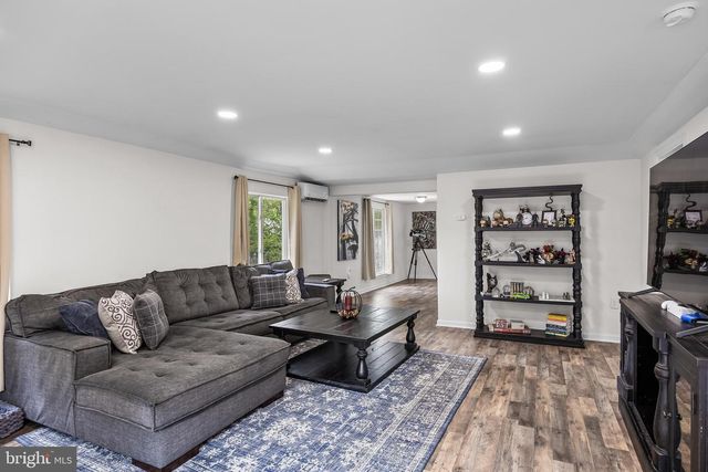 109 E 11TH AVE, Pine Hill, NJ 08021