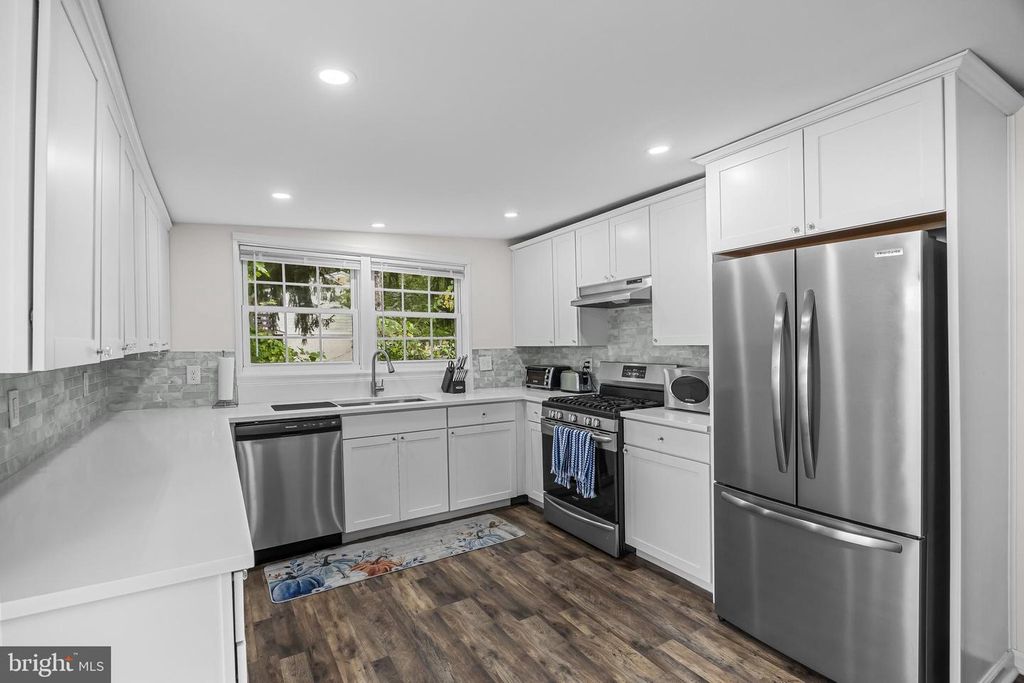 109 E 11TH AVE, Pine Hill, NJ 08021