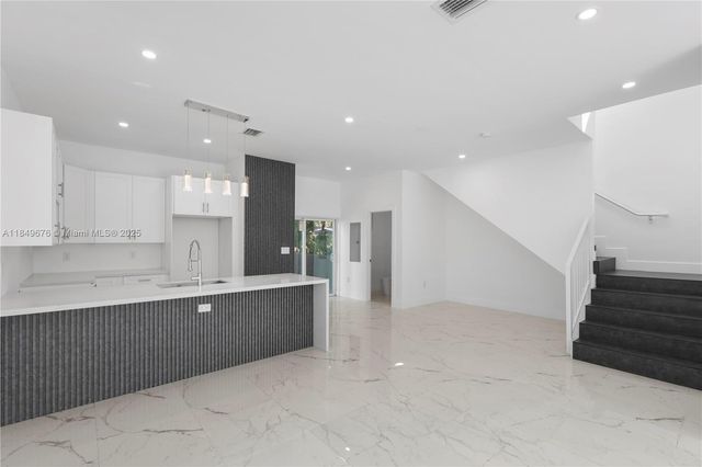 518 NW 13th Ave, Fort Lauderdale, FL 33311