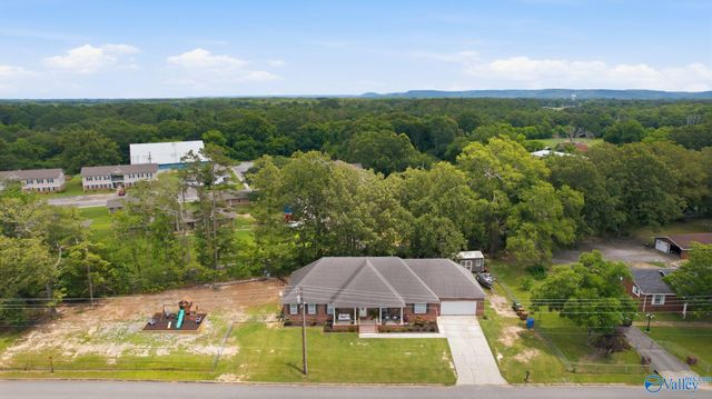 1198 Bullard Street, Hartselle, AL 35640