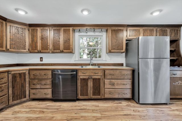 18 Fordham Rd, Falmouth, MA 02536