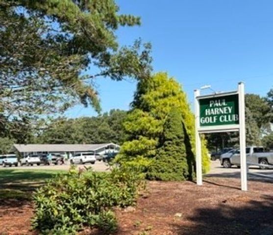 18 Fordham Rd, Falmouth, MA 02536