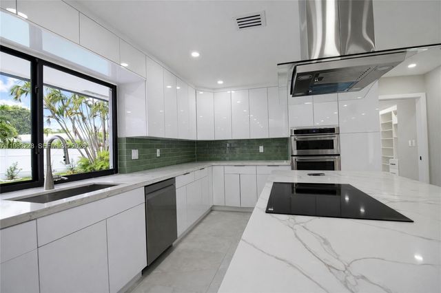 6020 NE 18th Ter, Fort Lauderdale, FL 33308