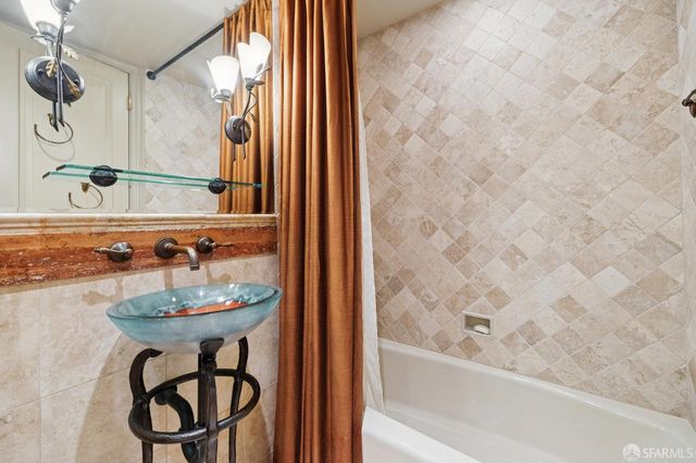 999 Green Street 2104, San Francisco, CA 94133