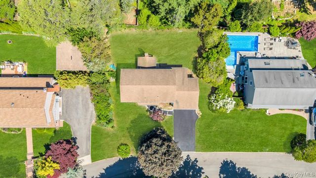 8 Cynthia Lane, Northport, NY 11768