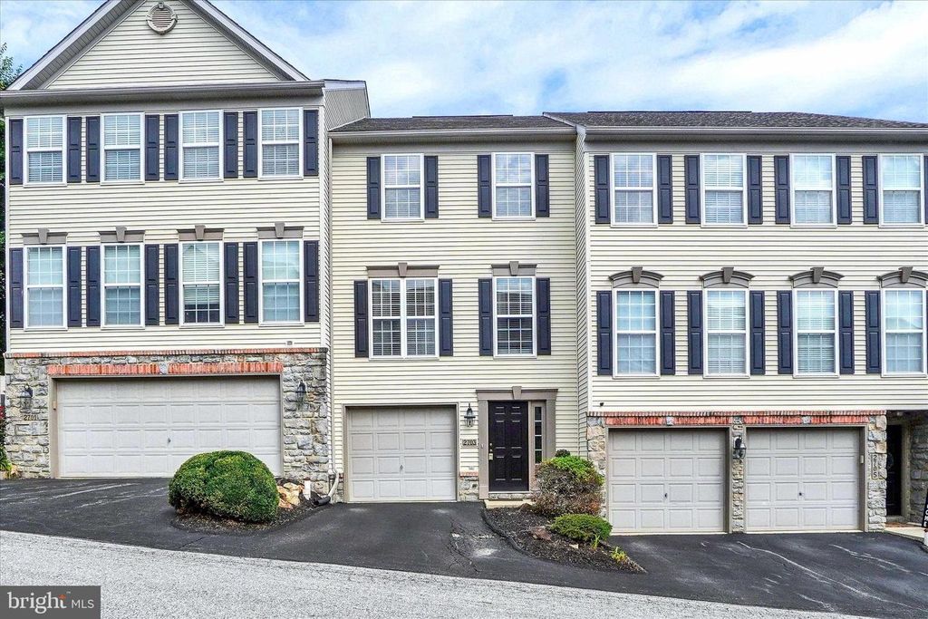 2703 EQUESTRIAN DR #141, York, PA 17402