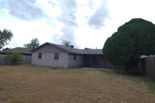 1713 NW Great Plains Blvd, Lawton, OK 73505