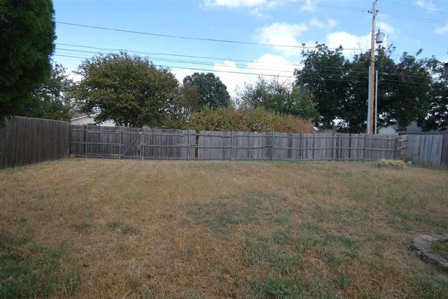 1713 NW Great Plains Blvd, Lawton, OK 73505