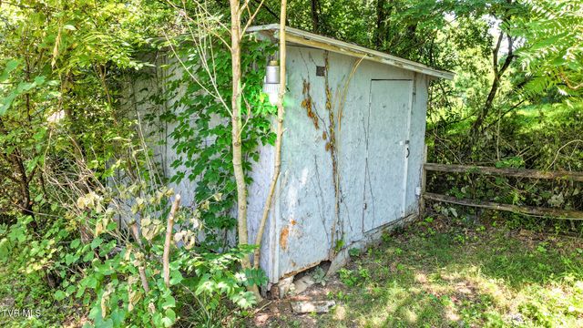 111 Elvin Shirley Road, Johnson City, TN 37601