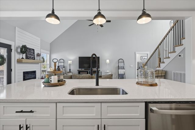 297 Bluebell Dr, Clarksville, TN 37043