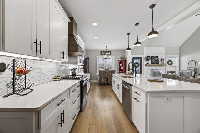 297 Bluebell Dr, Clarksville, TN 37043