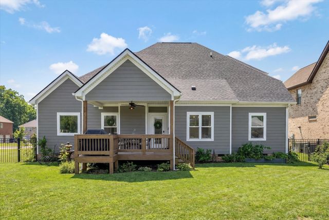 297 Bluebell Dr, Clarksville, TN 37043