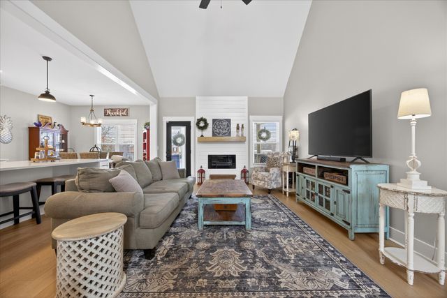 297 Bluebell Dr, Clarksville, TN 37043