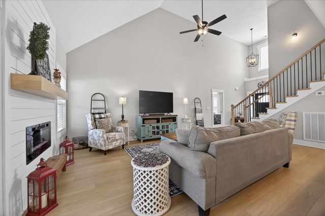 297 Bluebell Dr, Clarksville, TN 37043