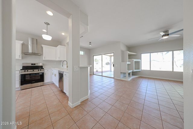17635 N THOROUGHBRED Drive, Surprise, AZ 85374