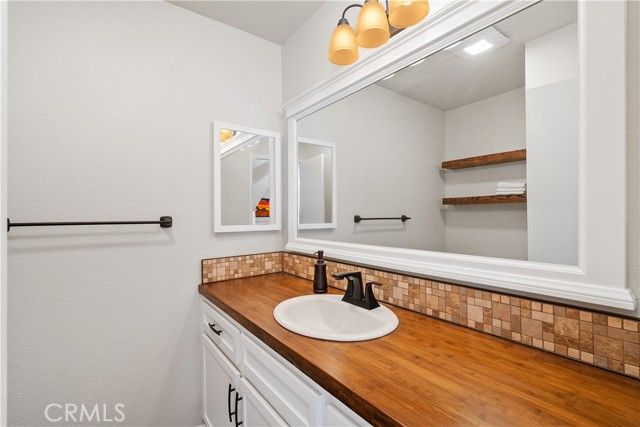 26007 Alizia Canyon Drive A, Calabasas, CA 91302