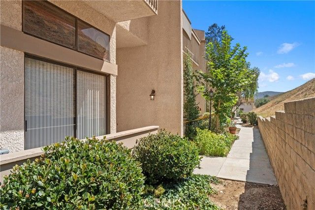 26007 Alizia Canyon Drive A, Calabasas, CA 91302