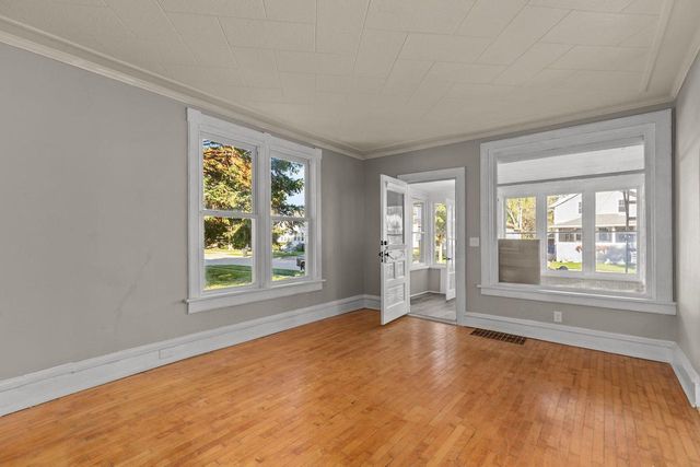 1021 EASTMAN STREET, Oshkosh, WI 54901