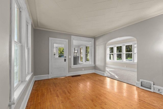 1021 EASTMAN STREET, Oshkosh, WI 54901