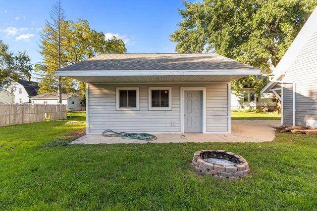 1021 EASTMAN STREET, Oshkosh, WI 54901