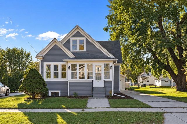 1021 EASTMAN STREET, Oshkosh, WI 54901