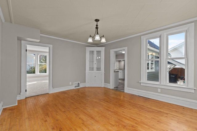 1021 EASTMAN STREET, Oshkosh, WI 54901