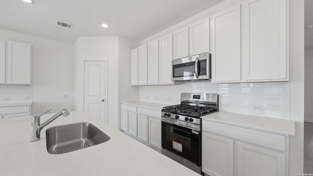 1304 APRON TRL, New Braunfels, TX 78130