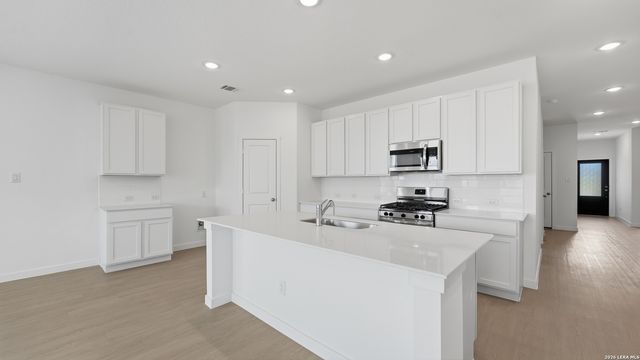 1304 APRON TRL, New Braunfels, TX 78130