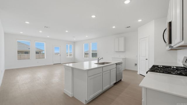 1304 APRON TRL, New Braunfels, TX 78130