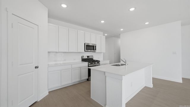 1304 APRON TRL, New Braunfels, TX 78130