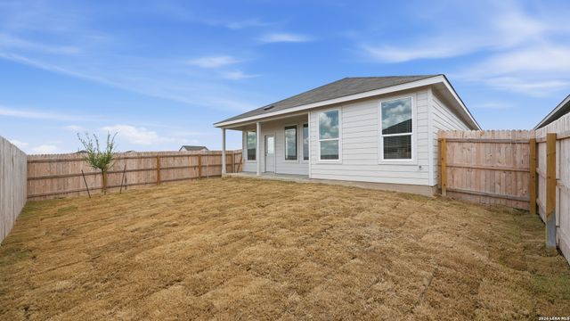 1304 APRON TRL, New Braunfels, TX 78130