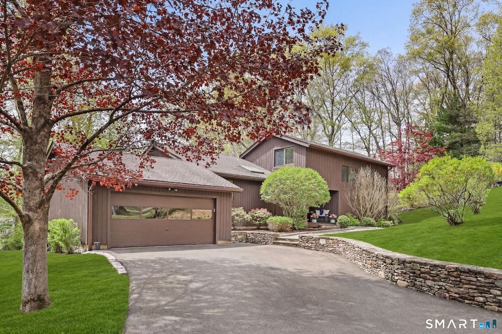 28 Pony Trail Road, Stamford, CT 06903
