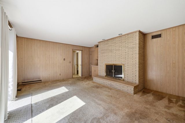 1303 Plumtree Rd, Springfield, MA 01119