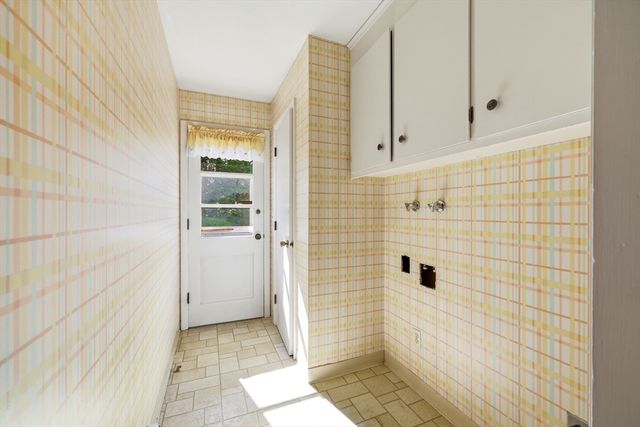1303 Plumtree Rd, Springfield, MA 01119