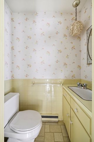 1303 Plumtree Rd, Springfield, MA 01119
