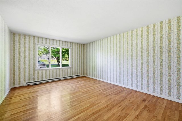1303 Plumtree Rd, Springfield, MA 01119