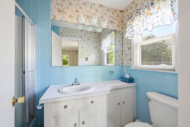 1303 Plumtree Rd, Springfield, MA 01119