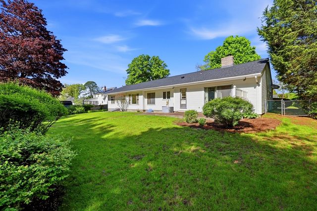 1303 Plumtree Rd, Springfield, MA 01119