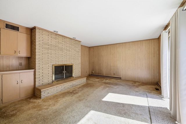 1303 Plumtree Rd, Springfield, MA 01119
