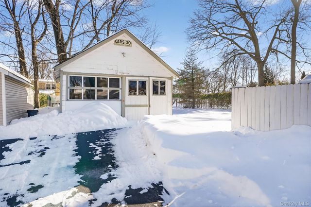 56 Lincoln Avenue, Pearl River, NY 10965