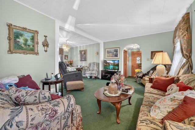 56 Lincoln Avenue, Pearl River, NY 10965