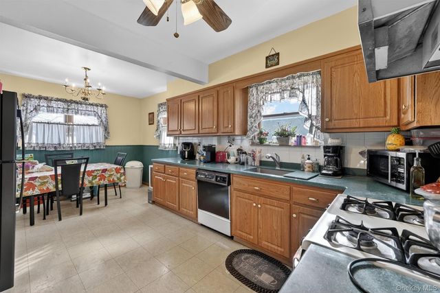 56 Lincoln Avenue, Pearl River, NY 10965