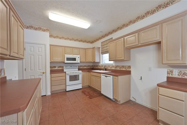 1908 Pembrooke Lane, Avon, OH 44011