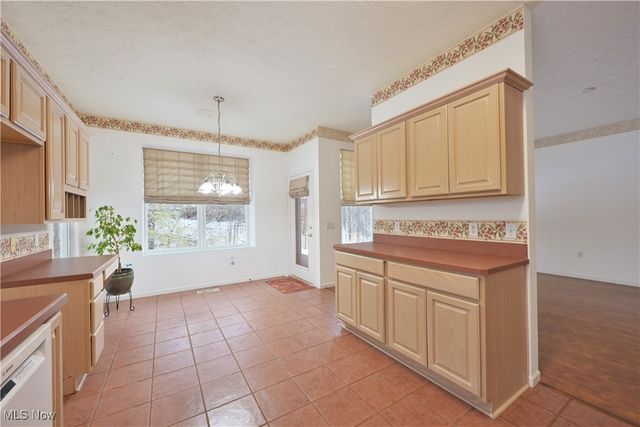 1908 Pembrooke Lane, Avon, OH 44011