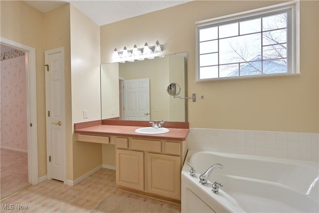 1908 Pembrooke Lane, Avon, OH 44011