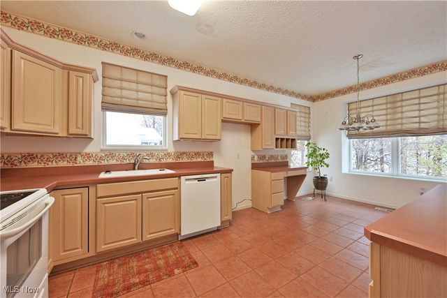 1908 Pembrooke Lane, Avon, OH 44011