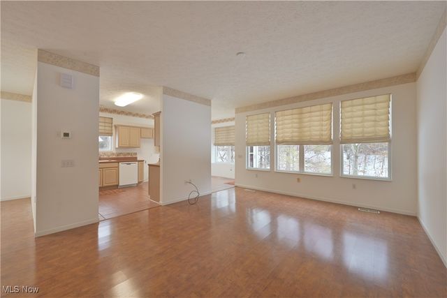 1908 Pembrooke Lane, Avon, OH 44011